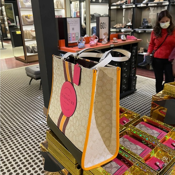 Coach Dempsey Tote In Signature Jacquard With Stripe And Coach Patch - Picture 2 of 8